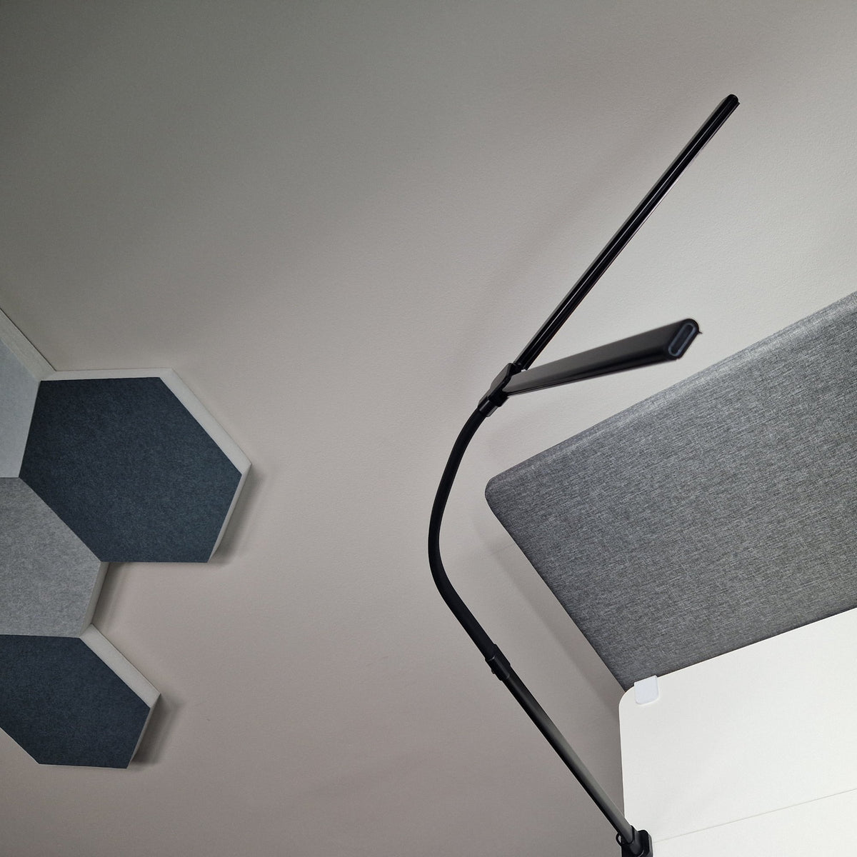 Outlet - DUO Led valaisin, musta - esittelykäytössä ollut