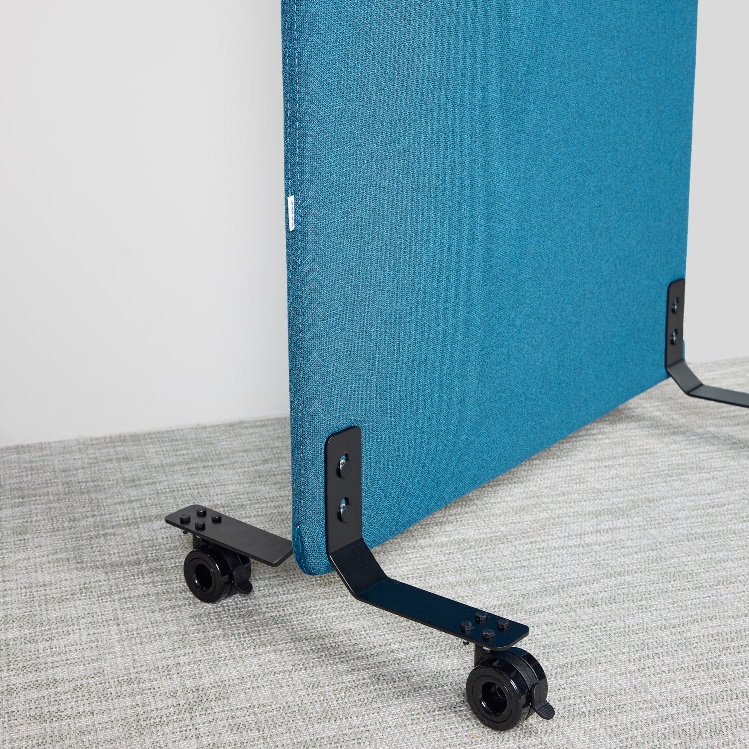 Lattiasermin jalkavasteet pyörillä (4 kpl)