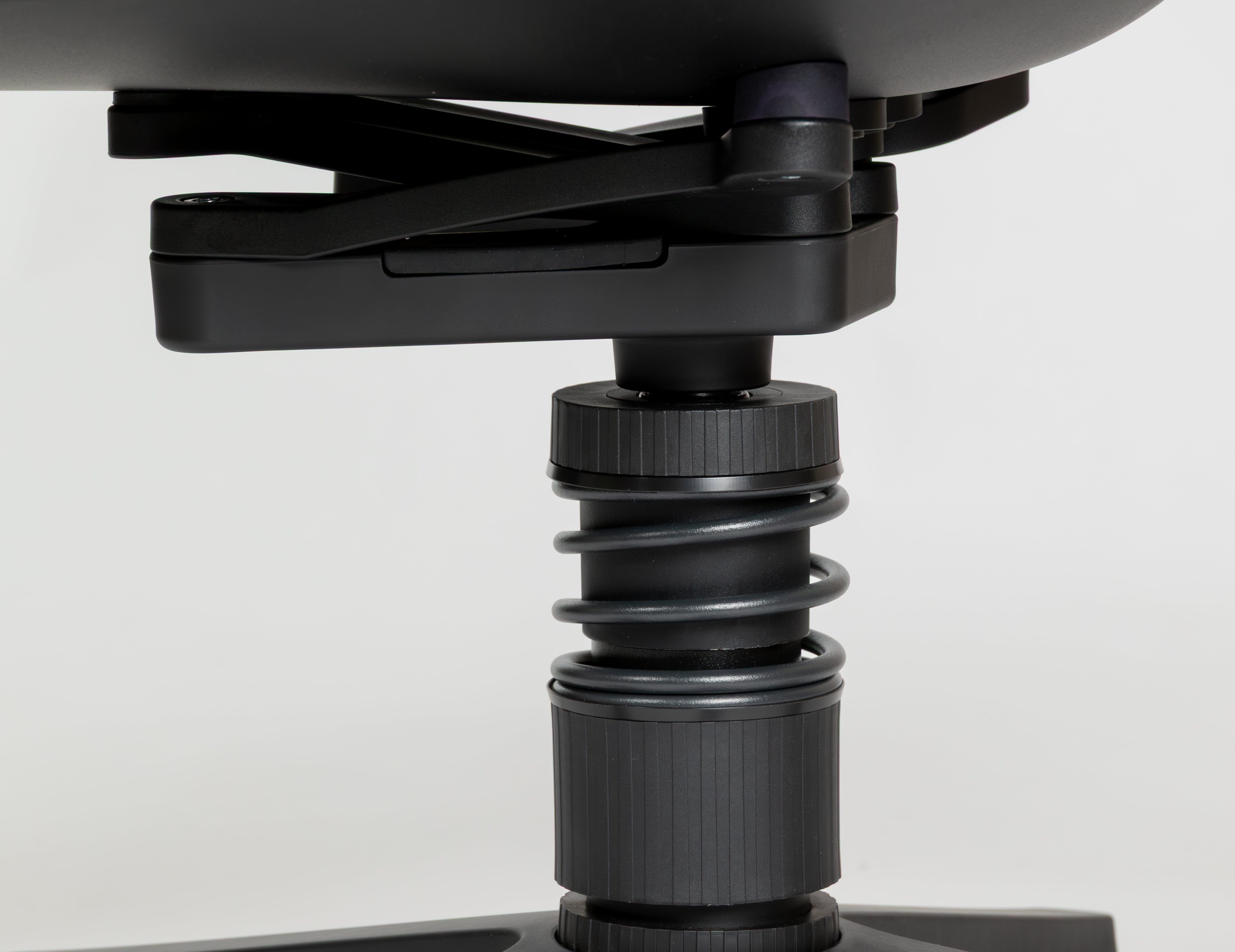 Linu Task jousella - musta Cura kangasverhoilu