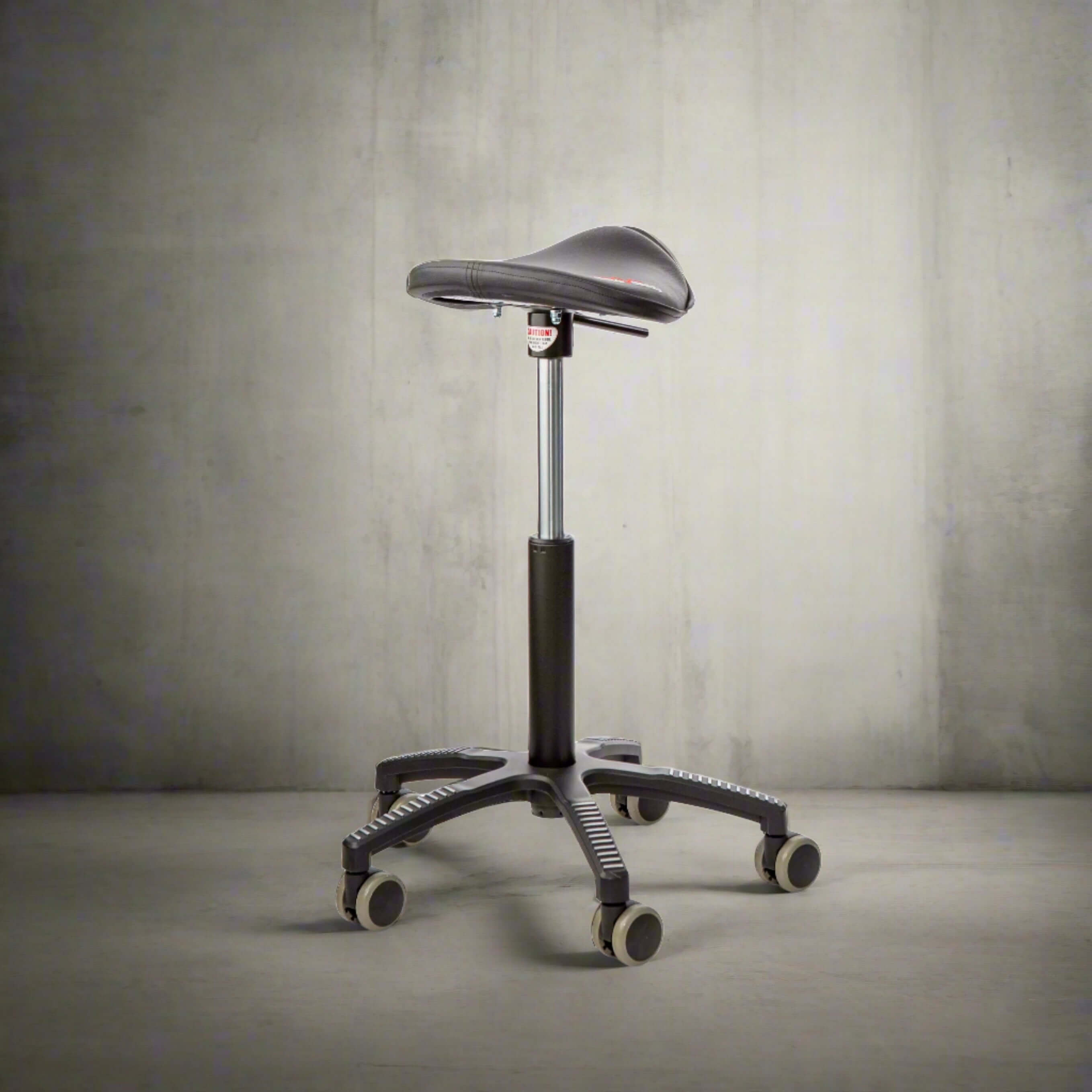 GetUpSaddle satulatuoli, musta keinonahka