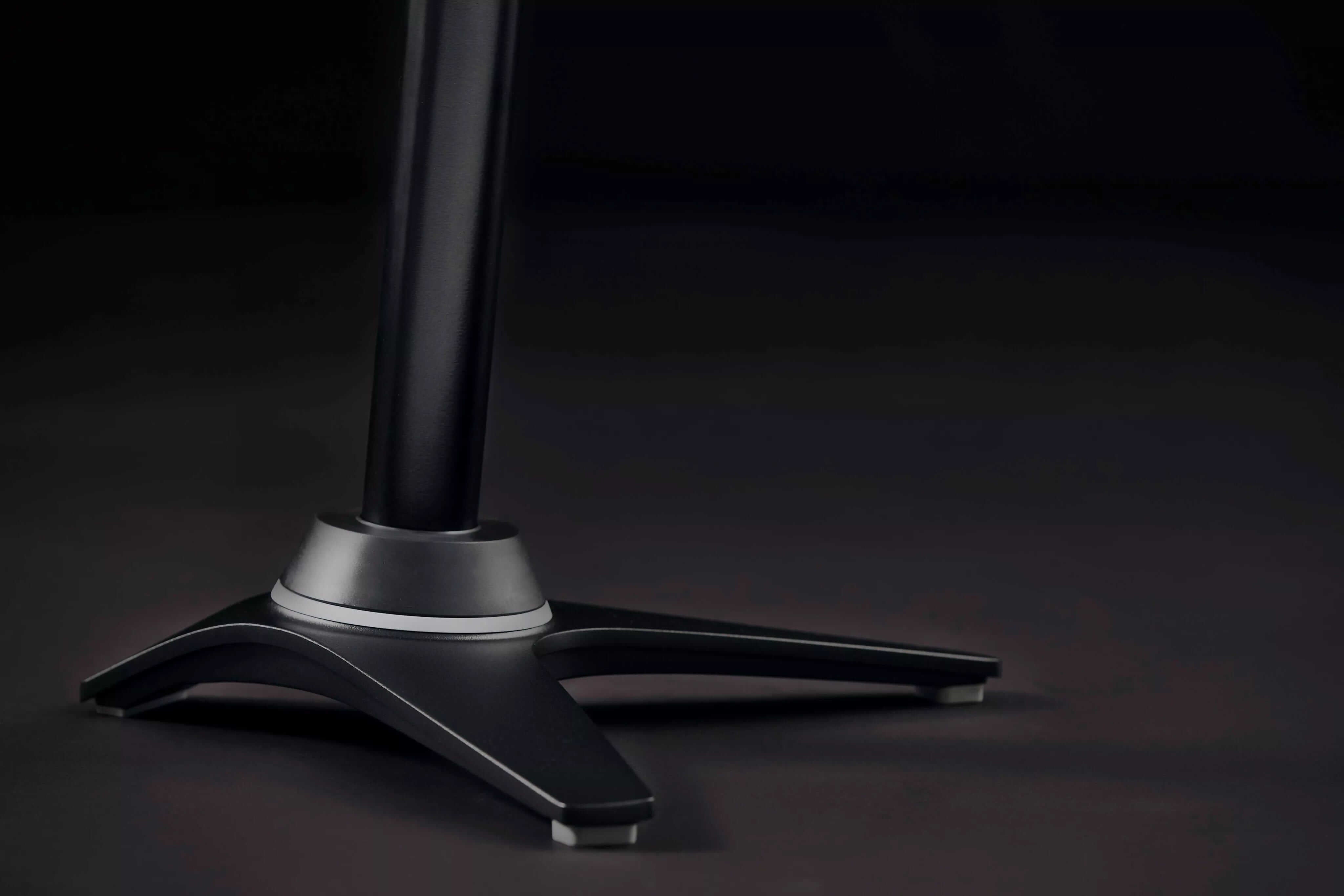 Muvman Industry active chair base with high gas spring for ergonomic support in industrial settings, shown in sleek black design.