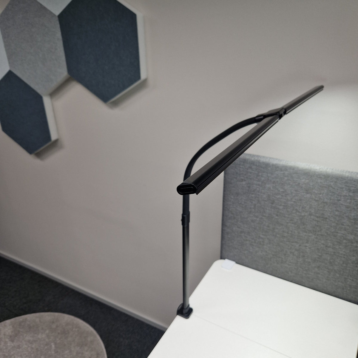 Outlet - DUO Led valaisin, musta - esittelykäytössä ollut