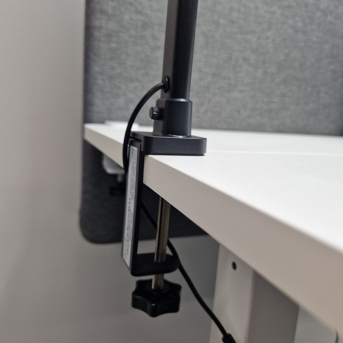 Outlet - DUO Led valaisin, musta - esittelykäytössä ollut