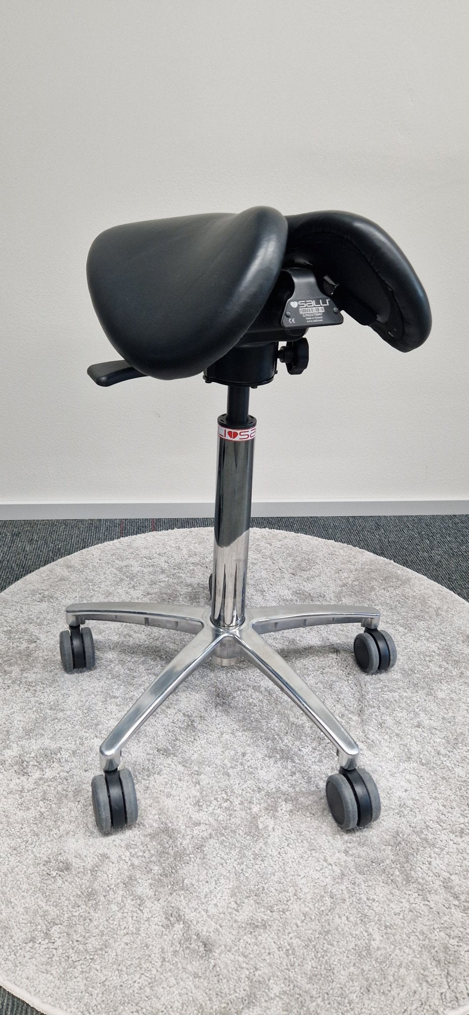 Outlet - Small SwingFit satulatuoli - esittelykäytössä ollut