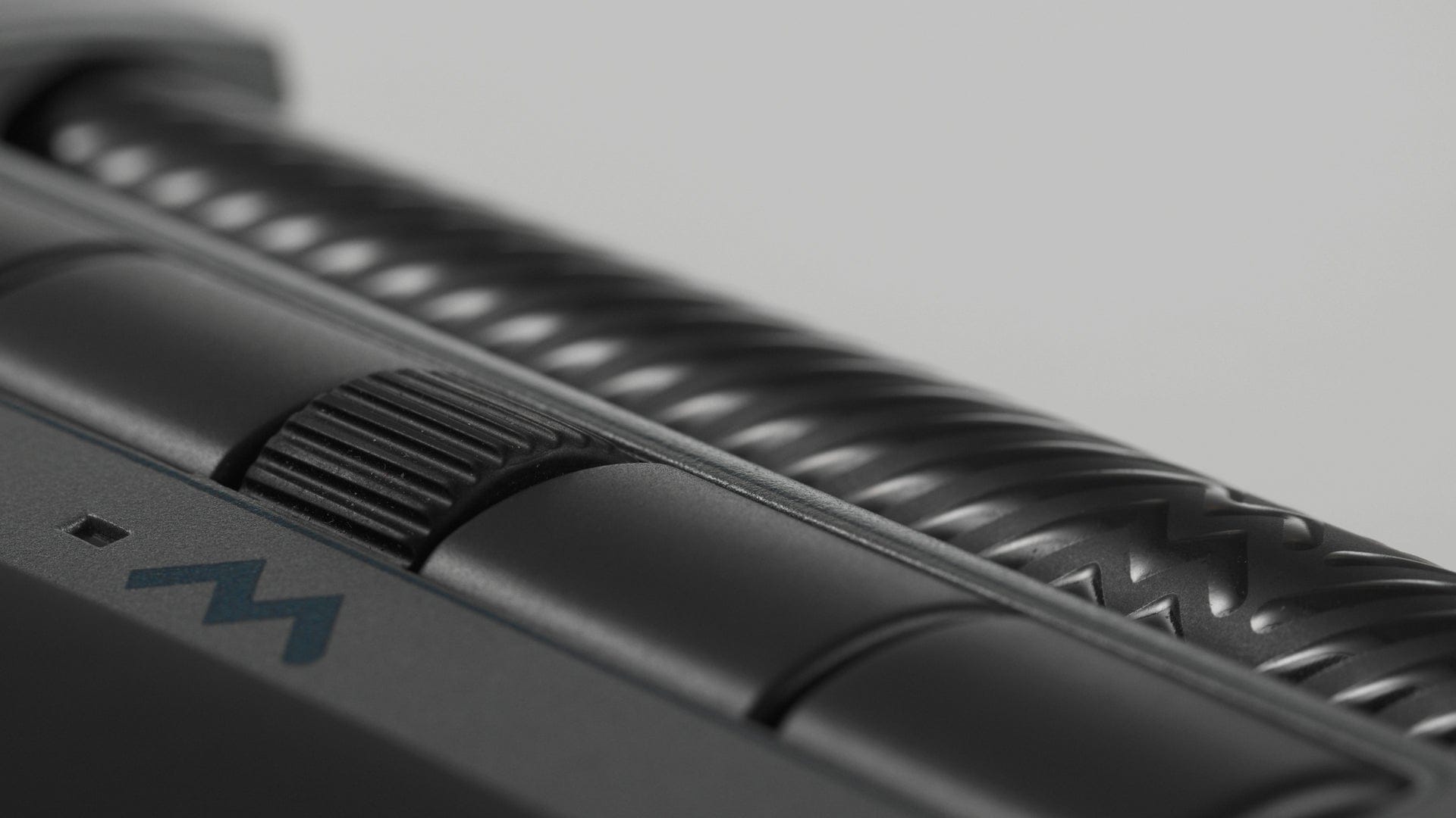 Close-up of Delta Regular grey control bar, featuring a textured design for seamless keyboard use and precise control with 4000 dpi.