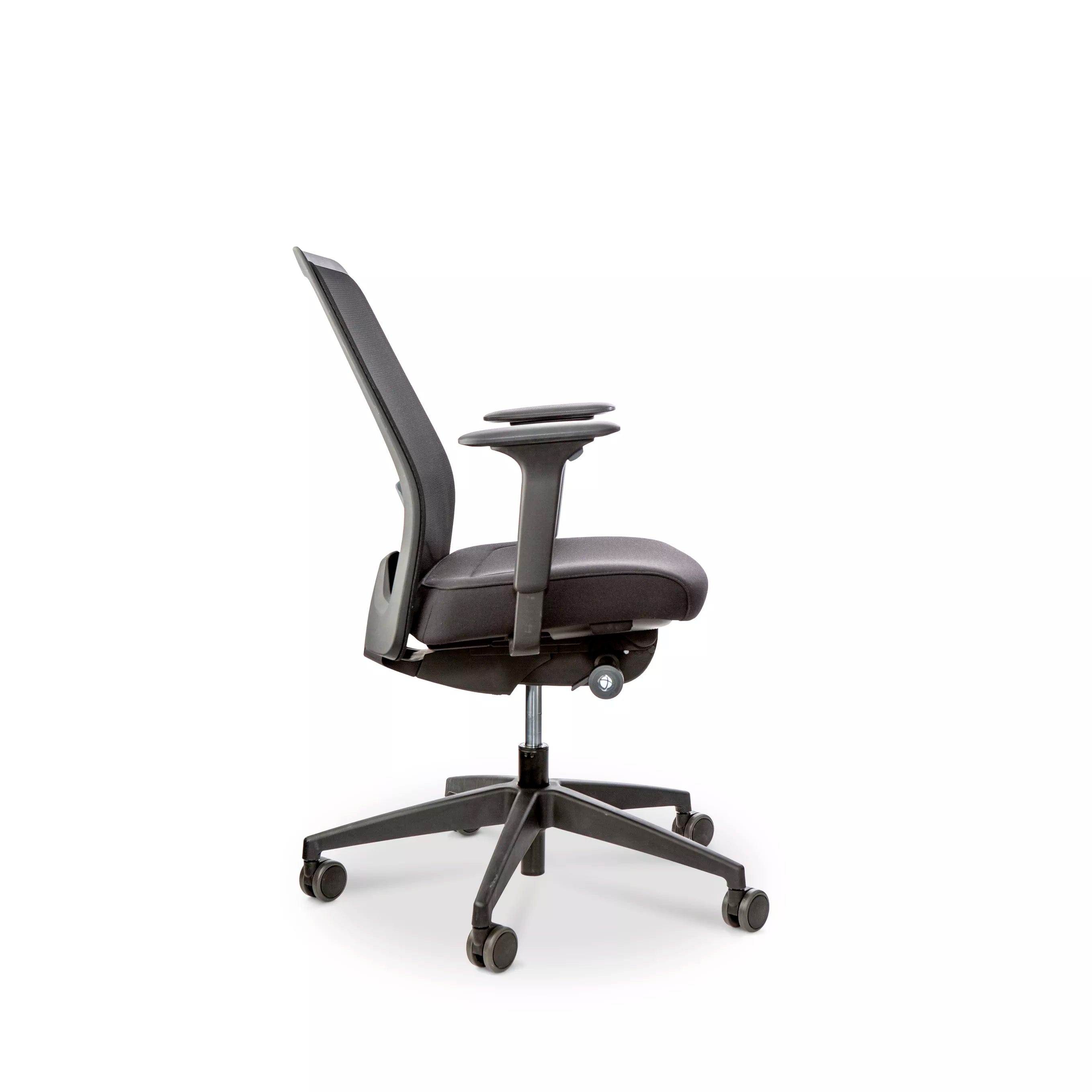 Side view of EVERYis1 dynamic office chair with FlexTech mechanism, designed for active use and user adaptability.